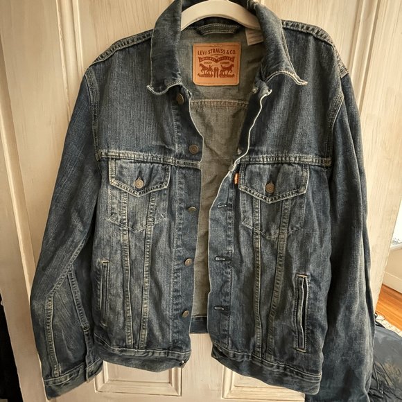 Men's Levi's Size L Denim Jacket Lightweight